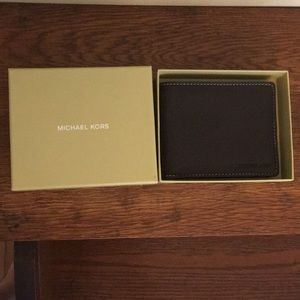 BRAND NEW MEN’S MICHAEL KORS WALLET!